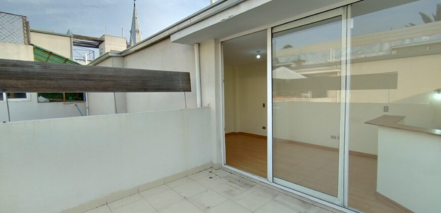 SE ARRIENDA TOWNHOUSE 3D3B2E1B – BARRIO YUNGAY