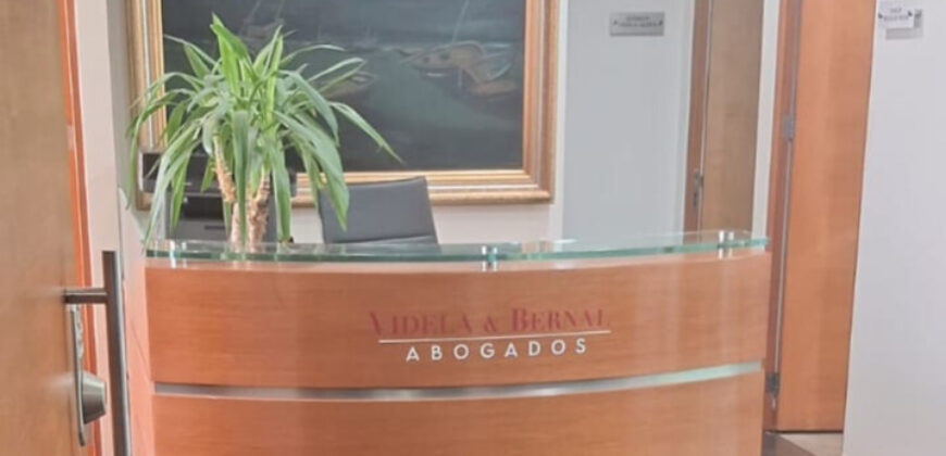 SE VENDE OFICINA AMOBLADA/ METRO MANUEL MONTT