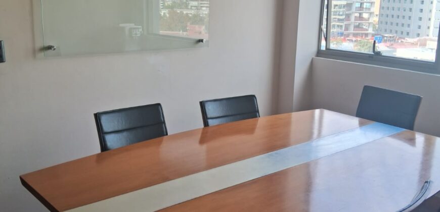 SE VENDE OFICINA AMOBLADA/ METRO MANUEL MONTT