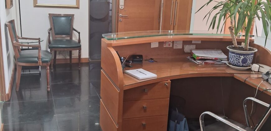 SE VENDE OFICINA AMOBLADA/ METRO MANUEL MONTT